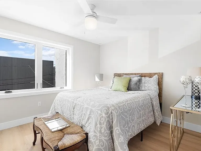 1213 Boyle St — Photo 5
