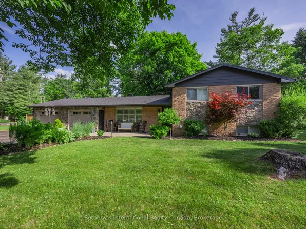 4 Peacher St, Springwater, ON L9X 0W6