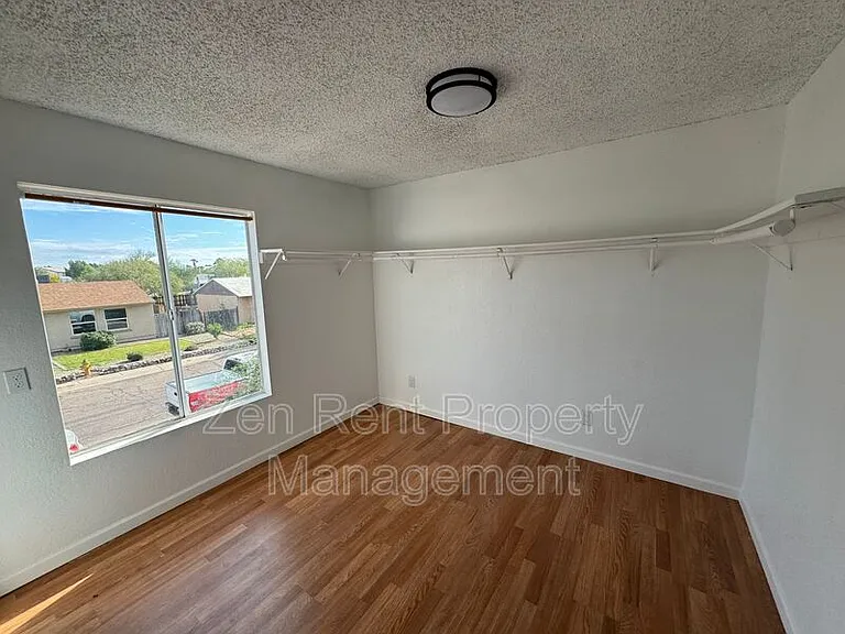 940 N Sonora St — Photo 12