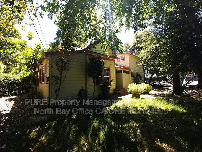 3 bed, 1.5 bath, 1964 sqft, $2,400 — Photo 3
