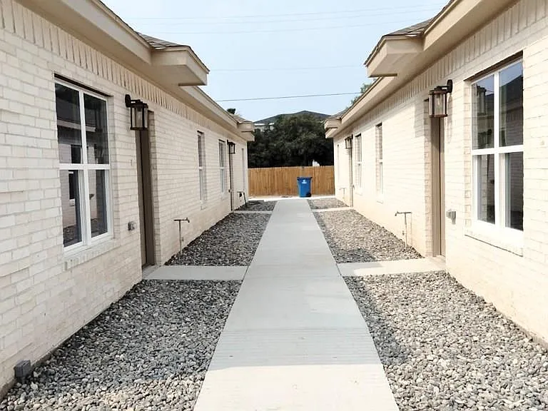 916 Santa Isabel Blvd #4 — Photo 2