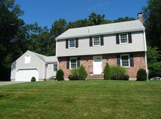 39 Clover Hill Dr, Chelmsford, MA 01824