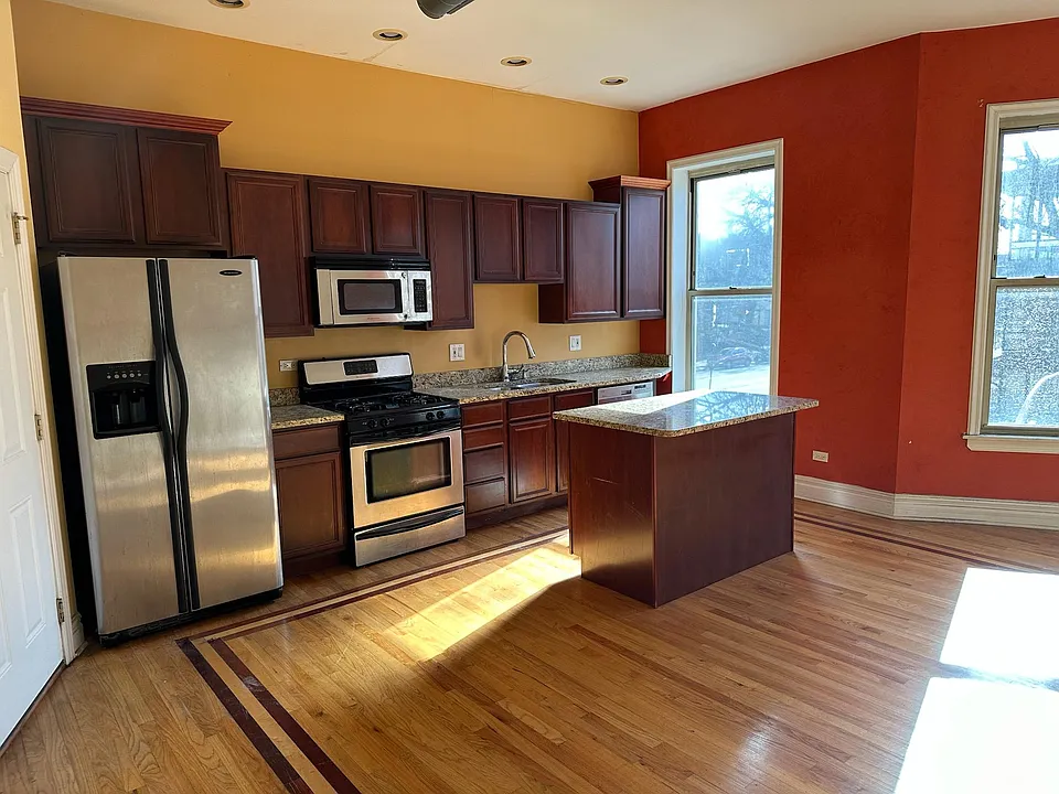 4858 S Prairie Ave #2B