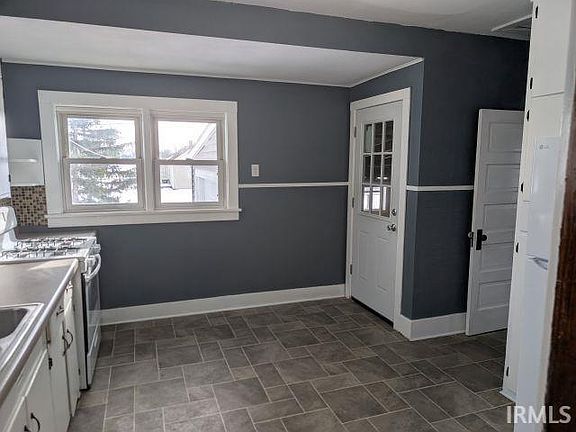 2nd image of 336 W Oak St