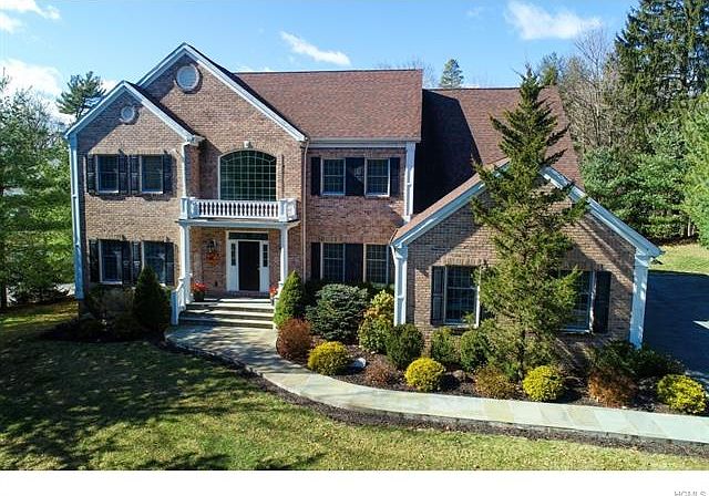 1st image of 1B Summerland Ln