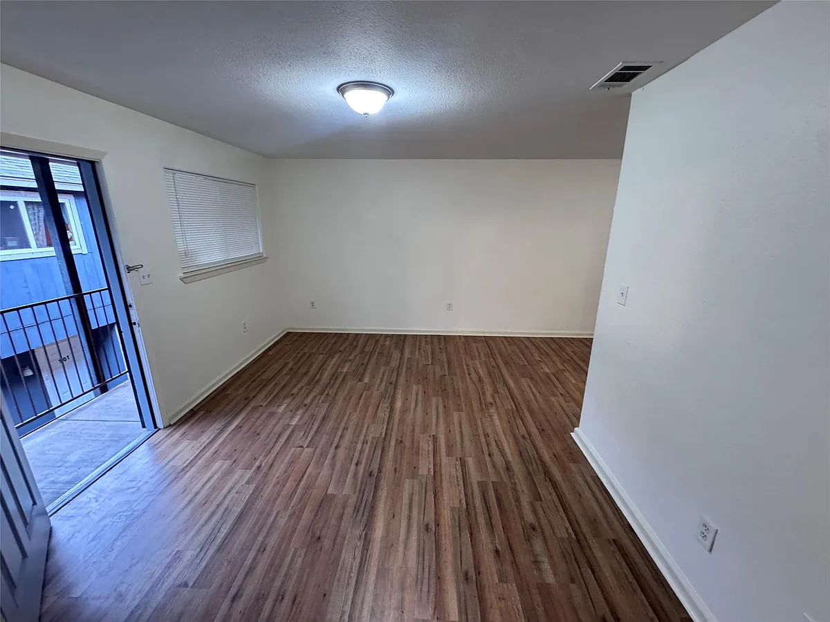 Building Photo - 8207 Sam Rayburn Dr #204
