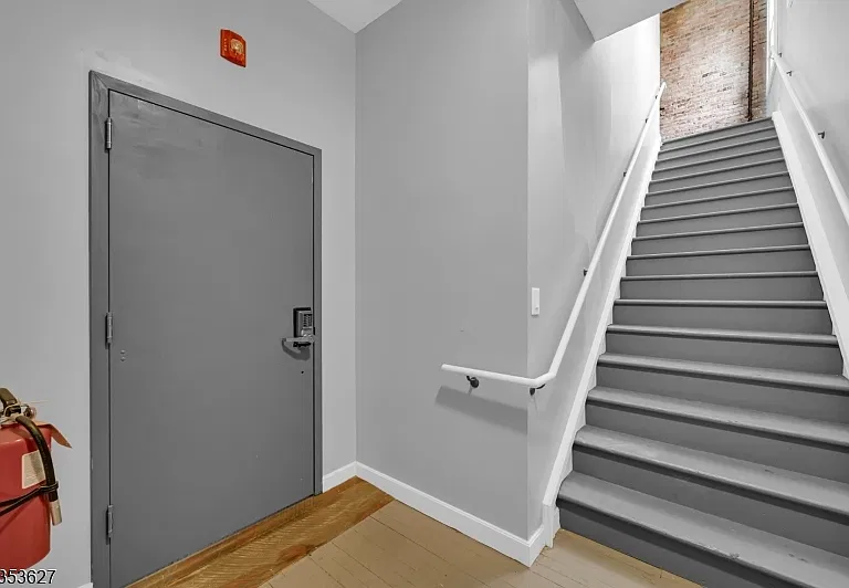 180 Spring St — Photo 17