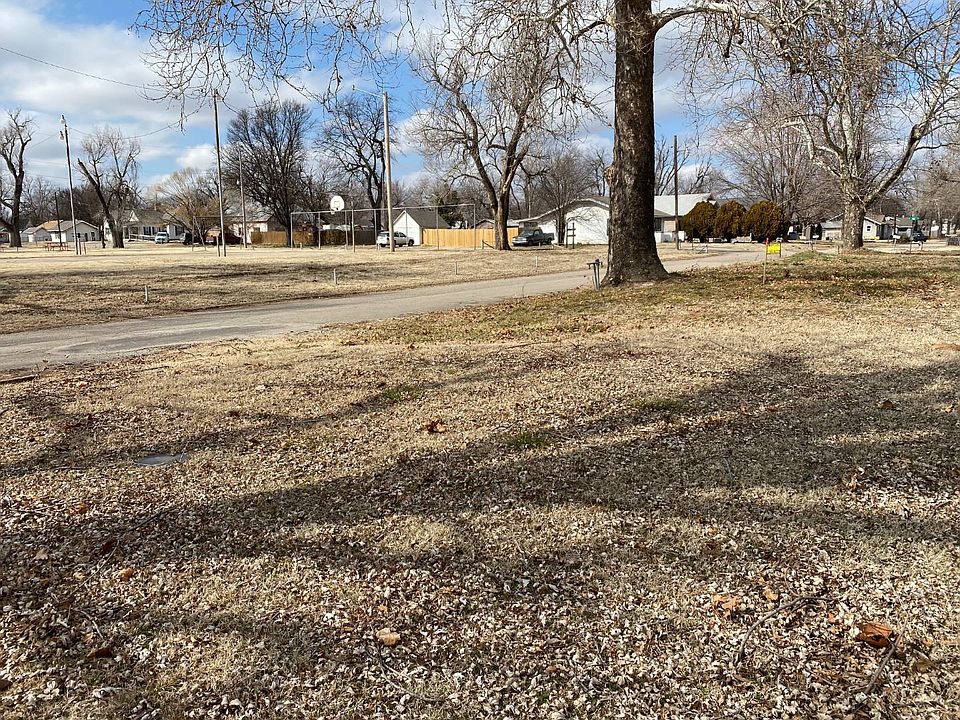 2nd image of 200 S 10th St