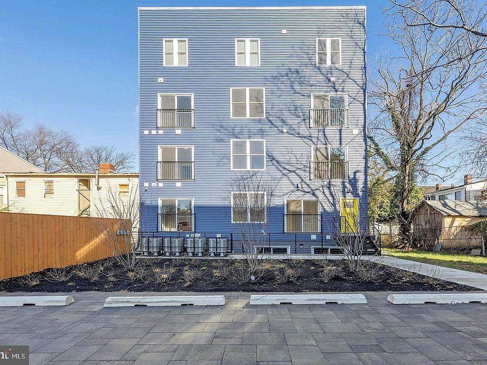 2nd image of 1621 T St SE APT 1