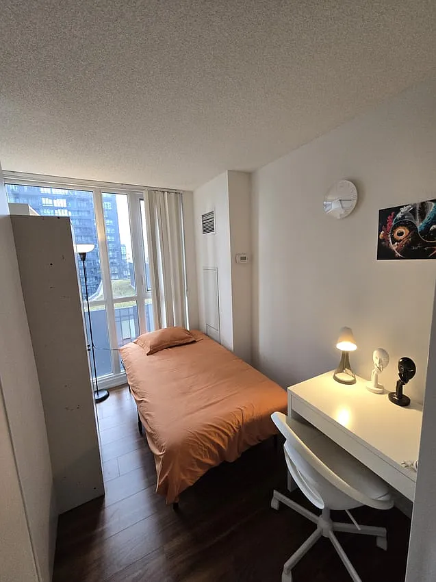 Premium Flex Room - Queens Wharf Rd & Fort York Blvd — Photo 1