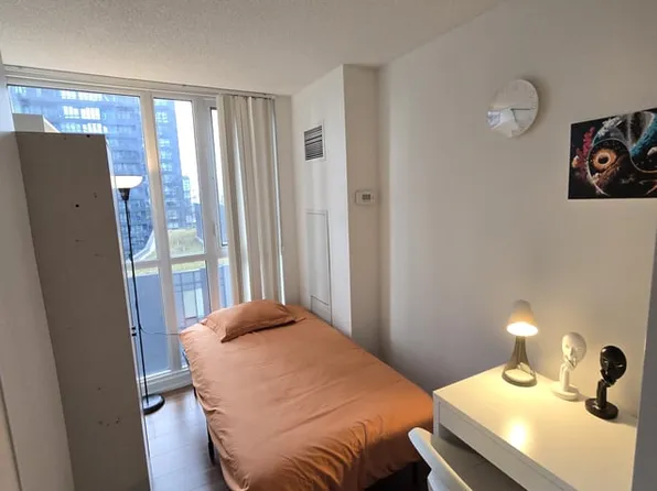 85 Queens Wharf Rd, Toronto, ON