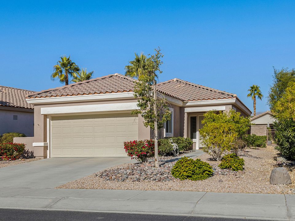 1st image of 78536 Glastonbury Way
