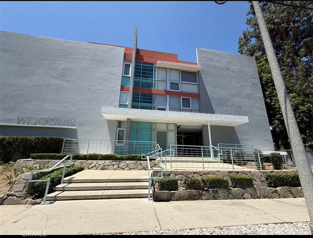 3 bed, 1348 sqft, $3,600 — Photo 1
