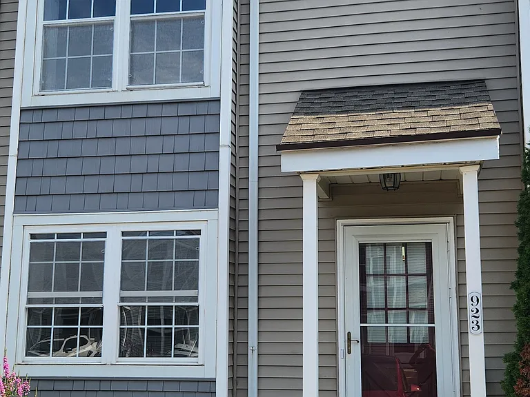 923 Noddymill Ln E — Photo 1