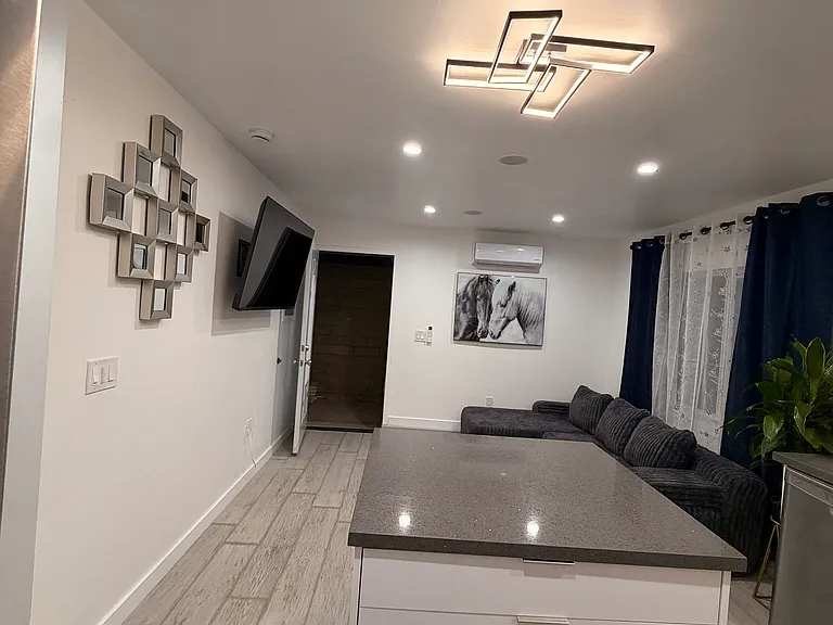 Quartz Ave — Photo 8