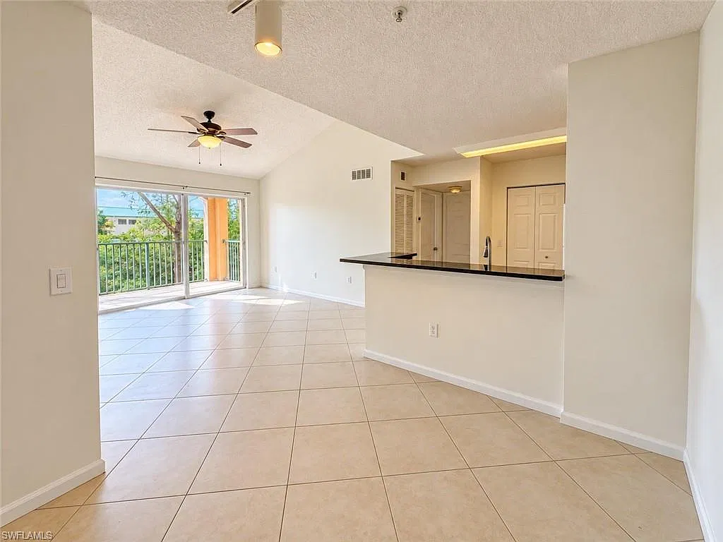 1 bed, 1.0 bath, 670 sqft, $1,600 — Photo 2