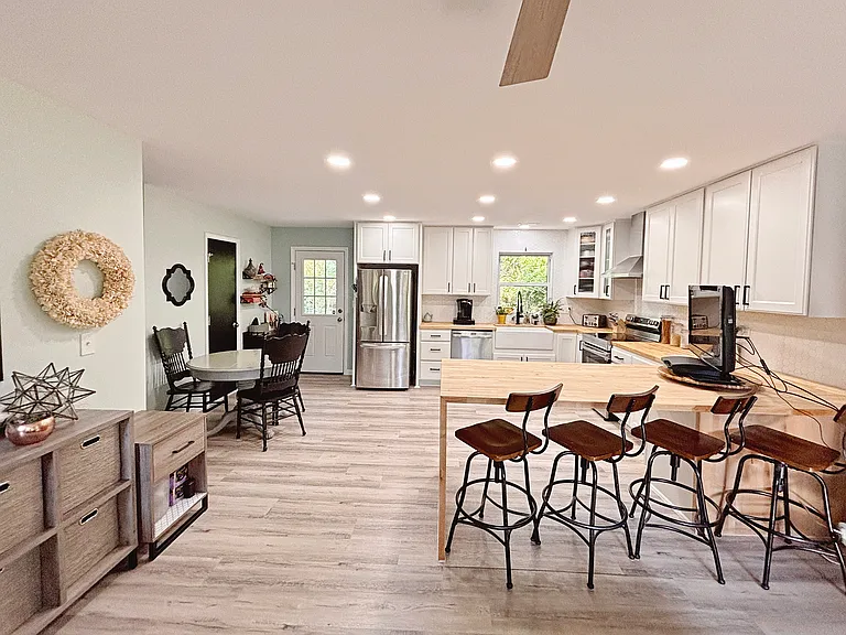 2405 Stephens Rd — Photo 3