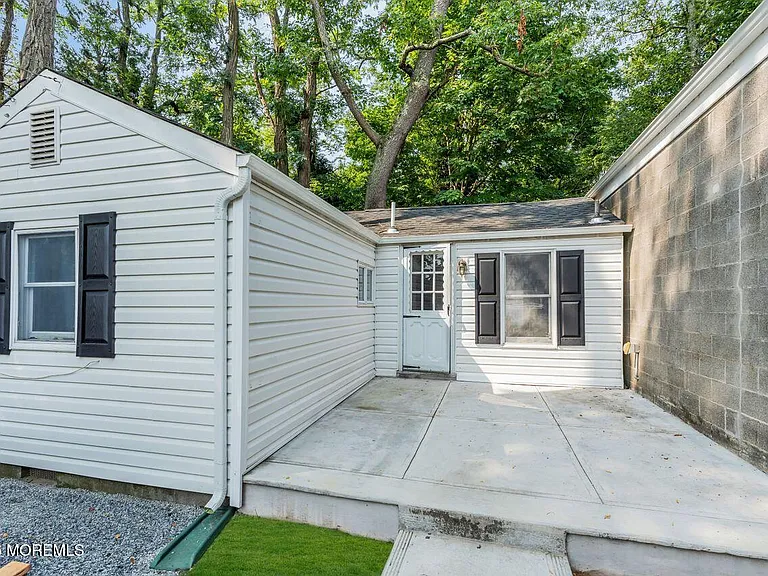 18 Maple Ave #B — Photo 1