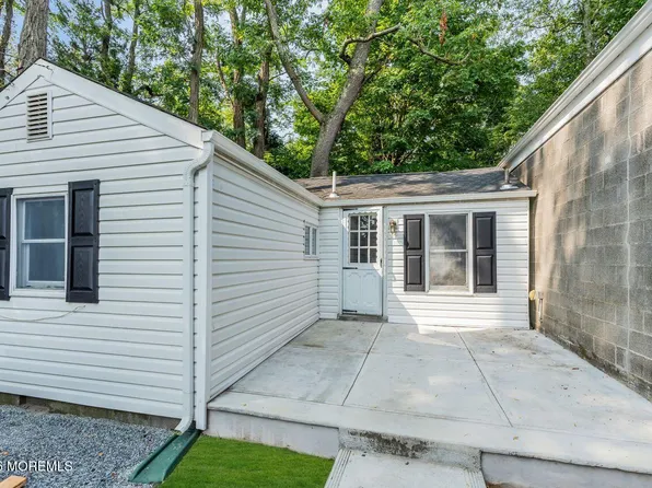 18 Maple Ave APT B, Eatontown, NJ 07724