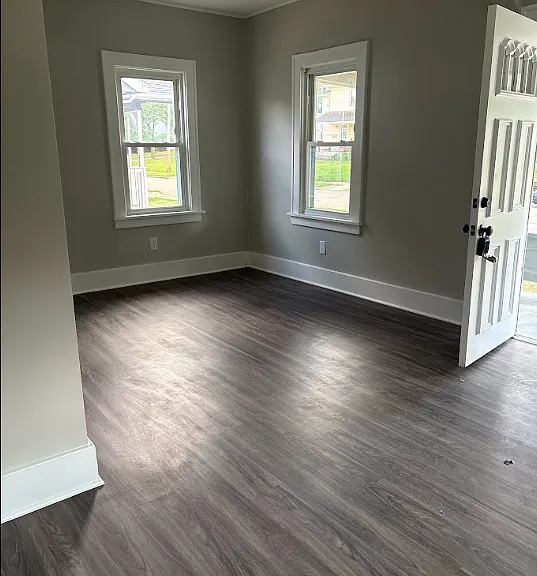 975 Corwin Ave — Photo 4
