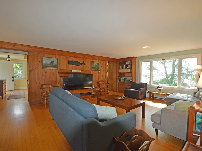 29 Fishers Ln — Photo 4