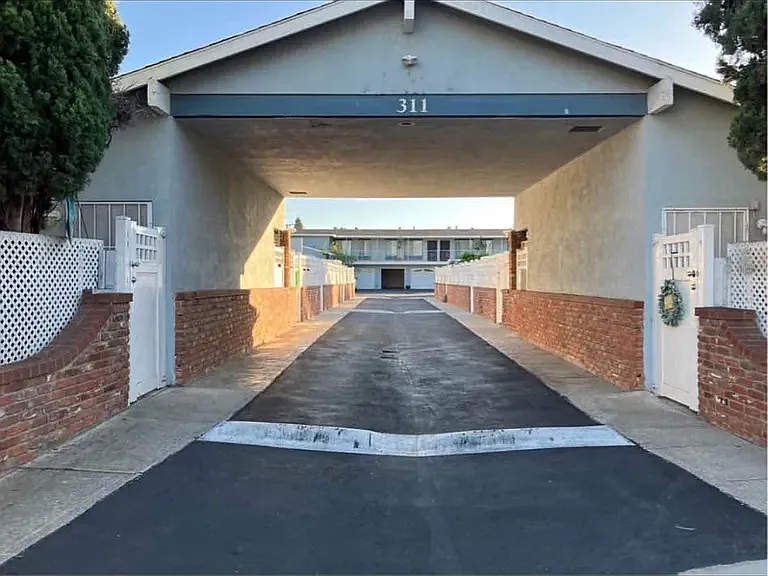 Mesa Apartments — Photo 7