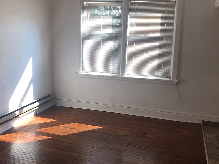 405 NE Oak St — Photo 4