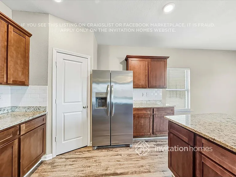 439 Vermeer Ct — Photo 9