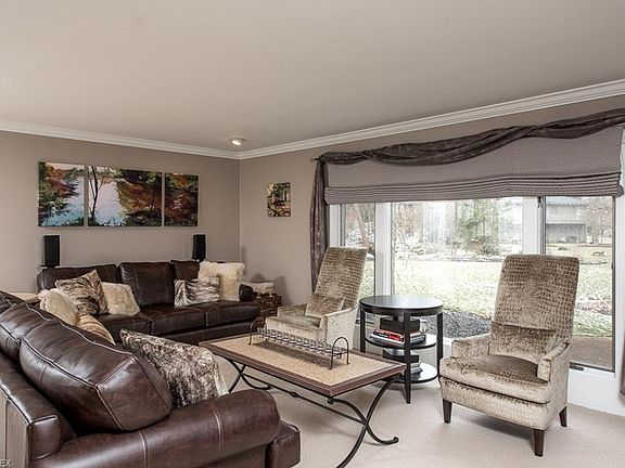 4th image of 420 Crossbrook Dr