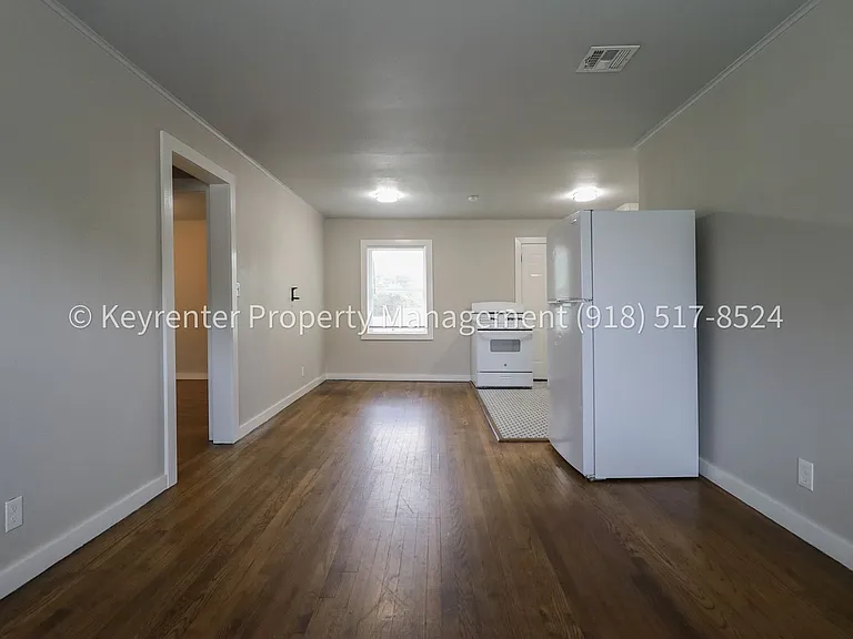 E Independence St Fourplex — Photo 4