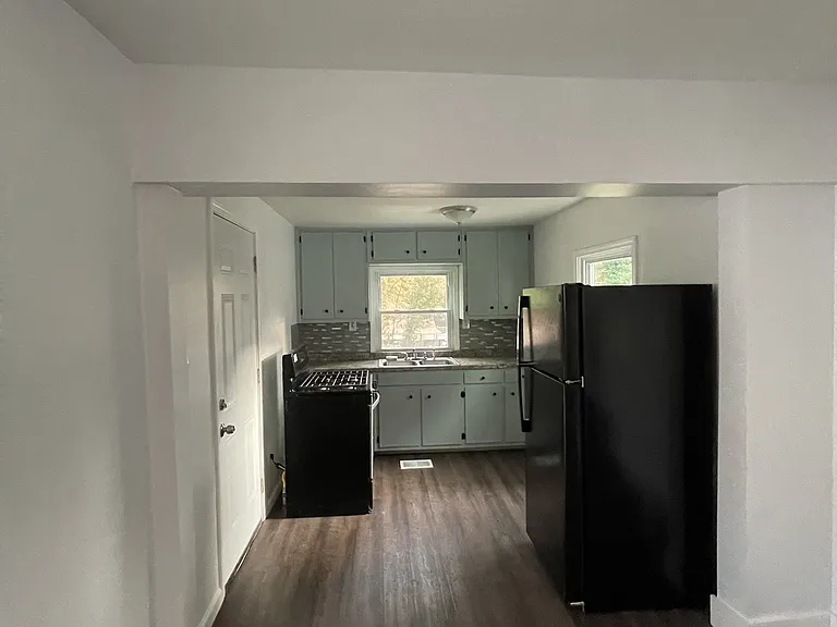 3225 Gifford St — Photo 3