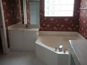 3rd image of 7908 Rockford Rd