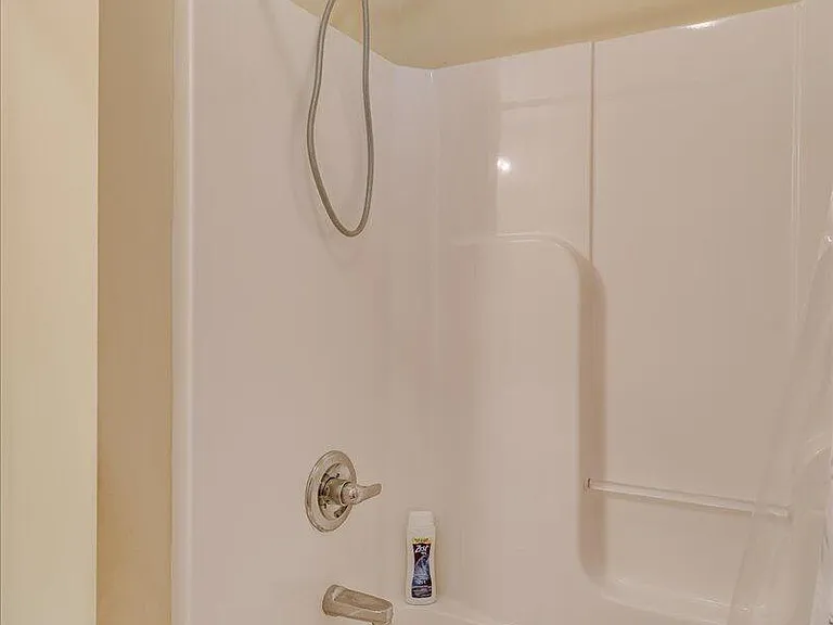 540 Edgecliff Ln — Photo 24