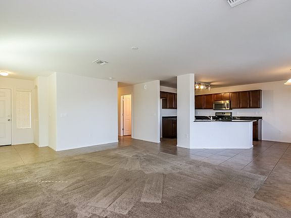 3rd image of 904 W Calle Arroyo Norte
