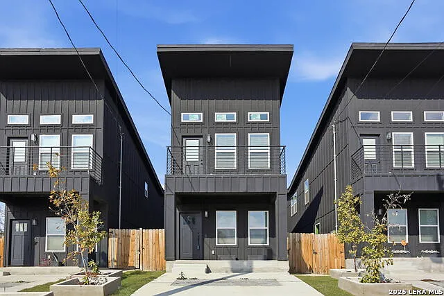 317 Porter St — Photo 1