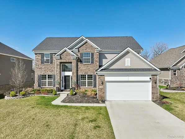 2466 Meadow Hills Dr, Ann Arbor, MI 48108