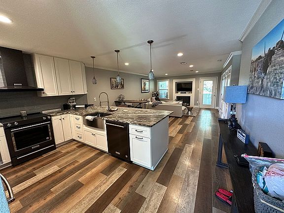 4th image of 604 Highcrest Dr Unit 422