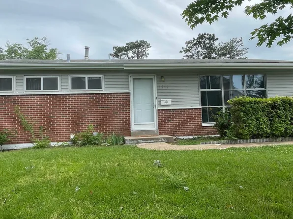 1211 Olivette Dr, Saint Louis, MO 63132