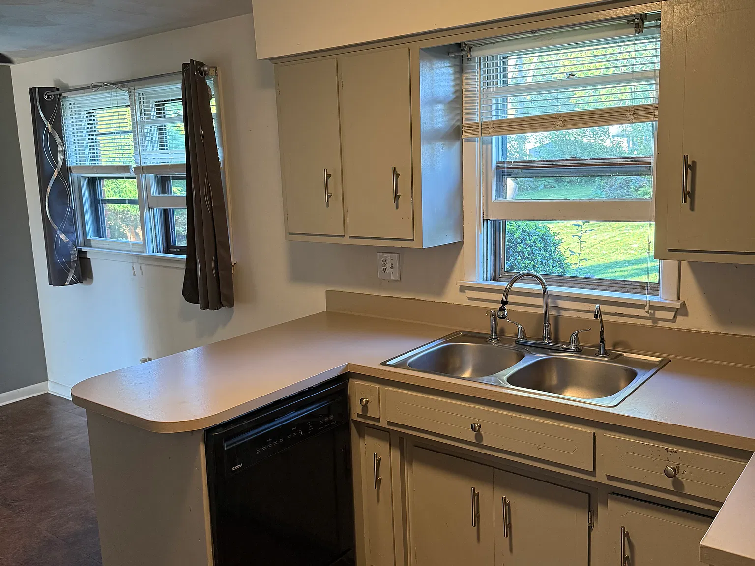3 bed, 1.5 bath, 1050 sqft, $1,250 — Photo 4
