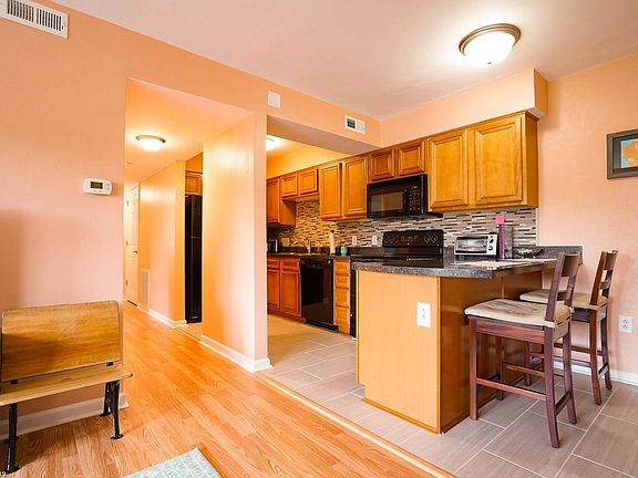 4th image of 1730 Liberty Ln APT 21