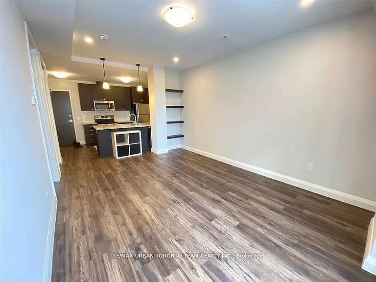 118 King St E #621 — Photo 18