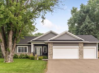 139 Elm Dr W, Carver, MN 55315