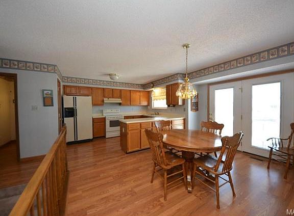 4th image of 22 Silverdale Ct
