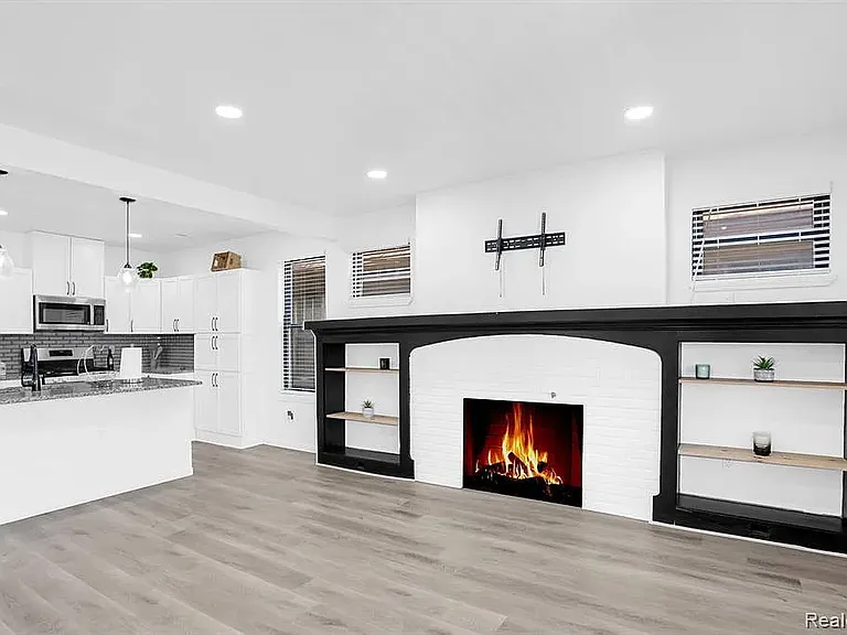 2639 Monterey St — Photo 6
