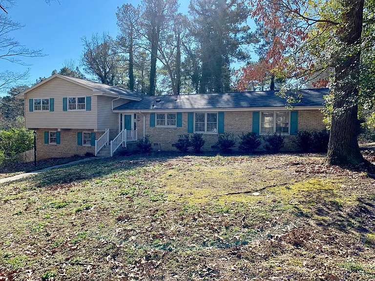 3321 Huntleigh Dr — Photo 1