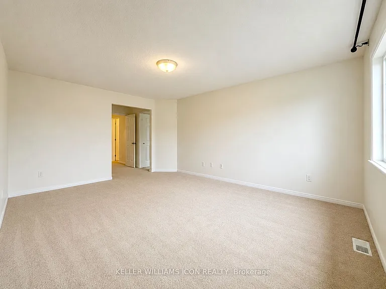 170 Laramie Cres — Photo 14