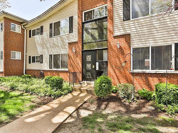 3rd image of 117 E Washington Ave APT 2N