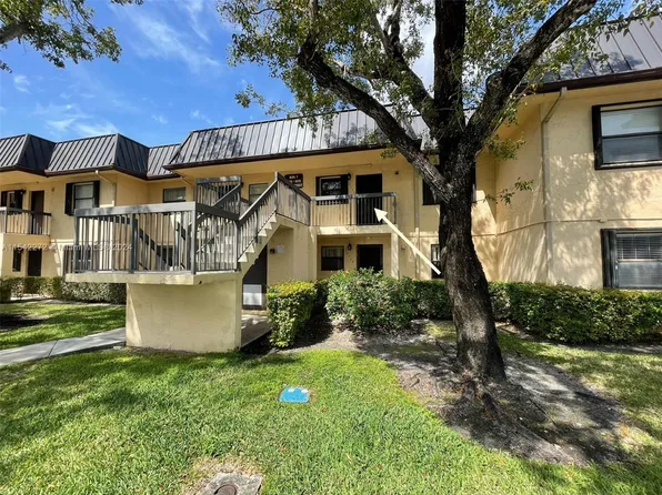 9266 NW 1st St #204, Hollywood, FL 33024