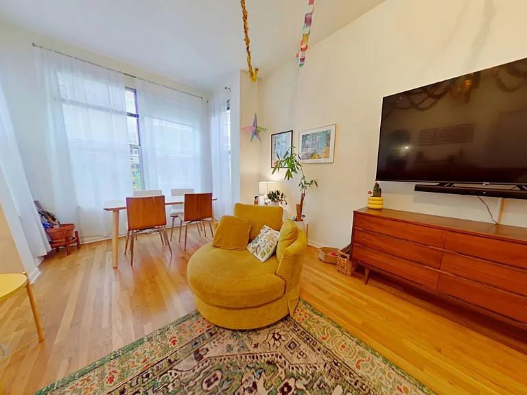 2755 N. Lincoln — Photo 1