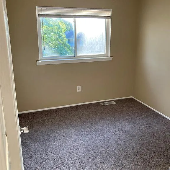 261 Charterhouse Dr — Photo 10